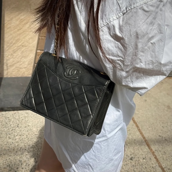 Chanel CC Vintage Quilted Flap Bag - Picture 3 of 16
